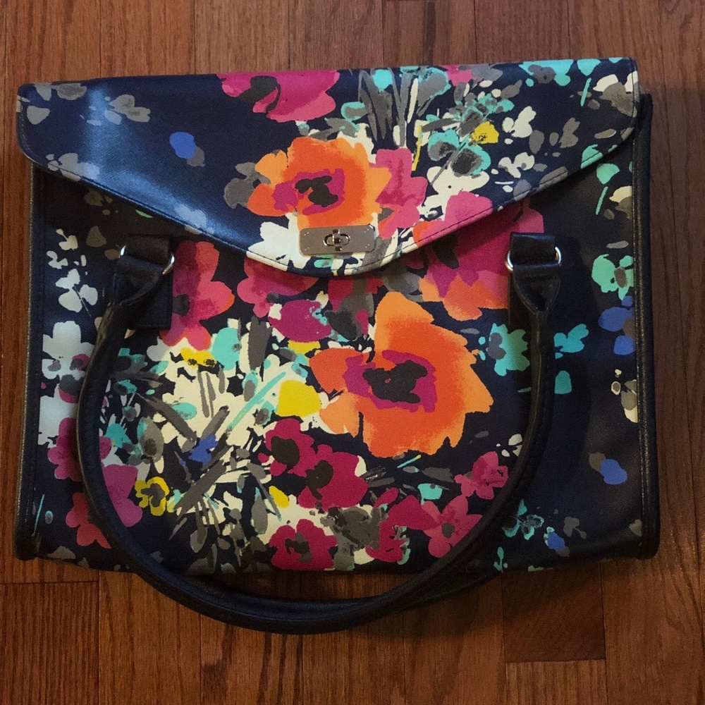 ONLY 7 DAYS UNTIL I DONATE-MAKE OFFER! Crossbody